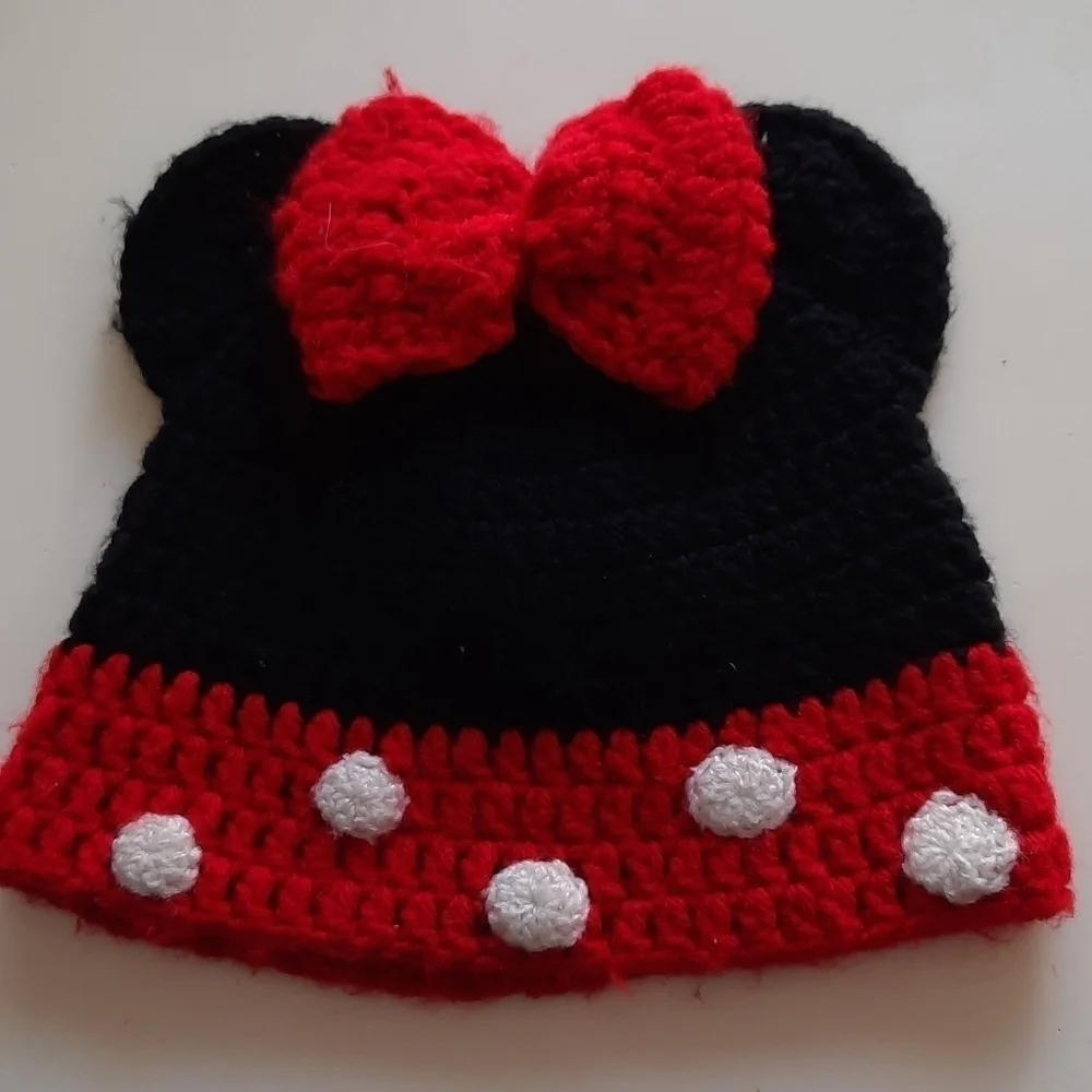 Disney Minnie Mouse handknitted beanie hat